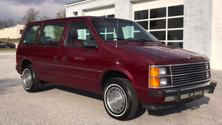 This $3,500 Low-Mileage First Gen Chrysler Minivan Has A Manual Transmission And Also My Heart